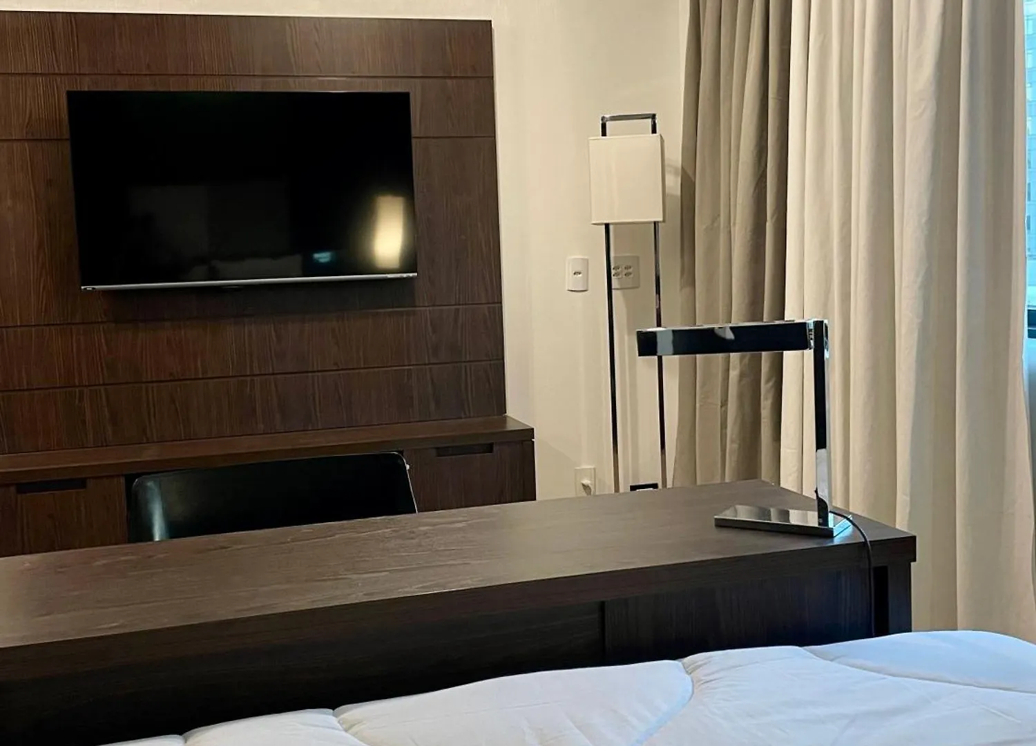 Flat Executivo No Hotel Mel. Ibirapuera Com Piscina, Vaga E Limpeza Sao Paulo